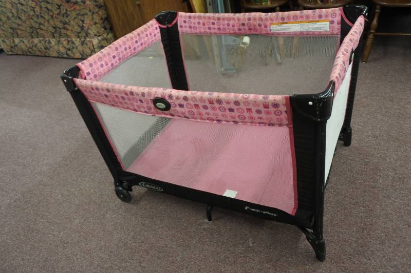 lot 3098 image: Graco Infant Playpen