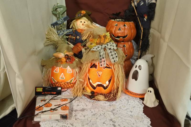 lot 3112 image: A Bright Assortment of Halloween Decor