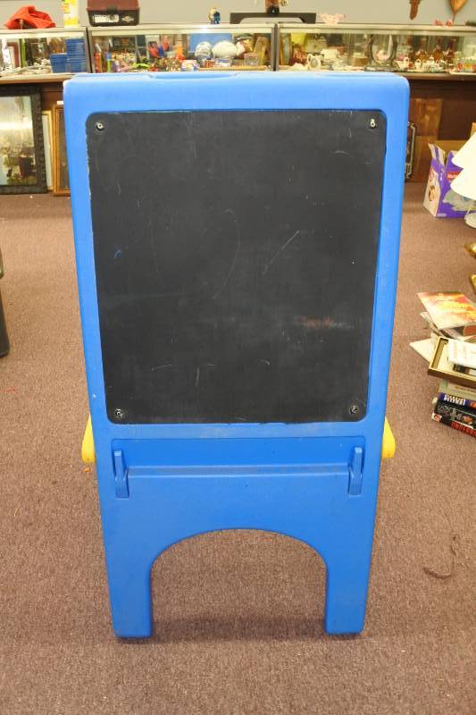 lot 3118 image: A Youth Double Sided Art Stand