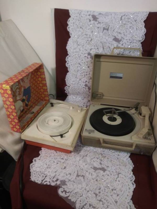 lot 3056 image: 2 Vintage Vinyl Record Players