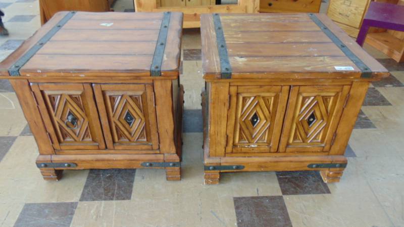 lot 7225 image: 2 wood nite stands