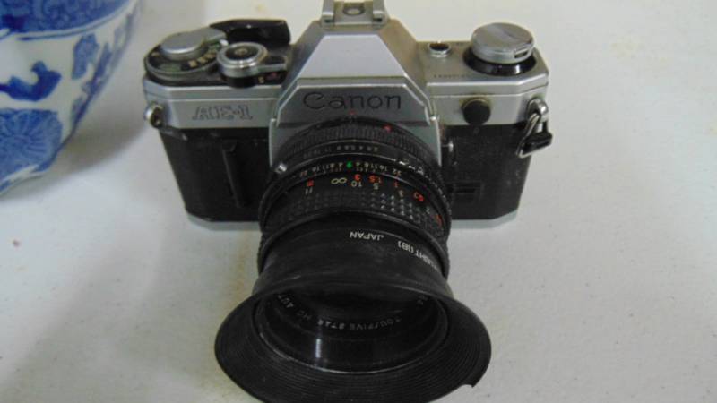lot 7259 image: Canon AE-1 camera wlens