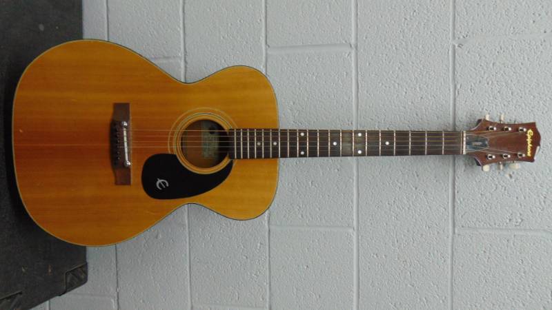 lot 7265 image: Epiphone acoustic guitar