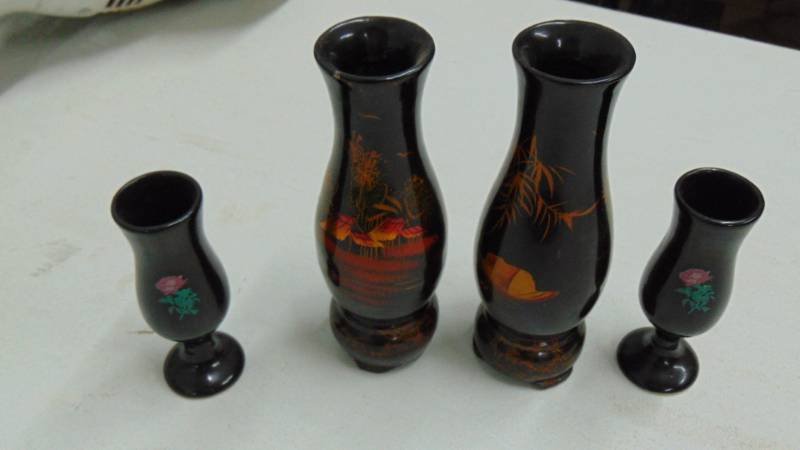 lot 7283 image: small vases
