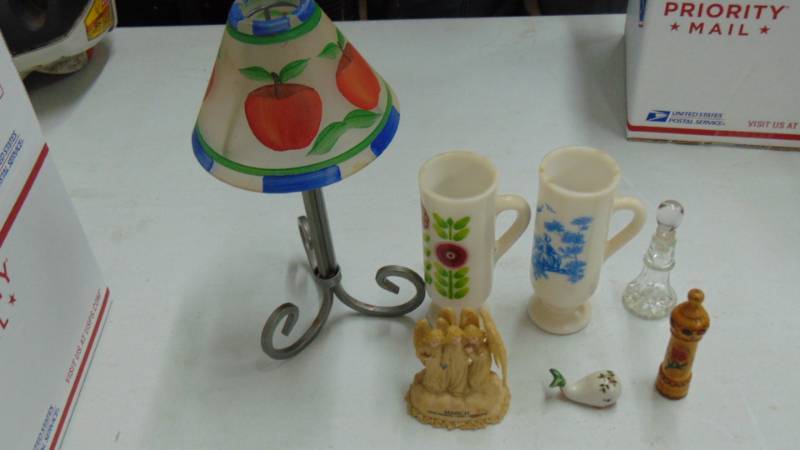 lot 7285 image: lot of collectibles