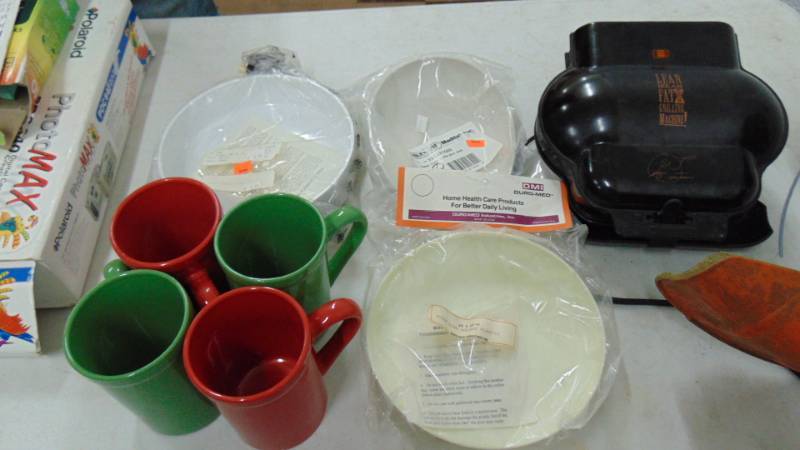 lot 7286 image: cups - plates - electric grill