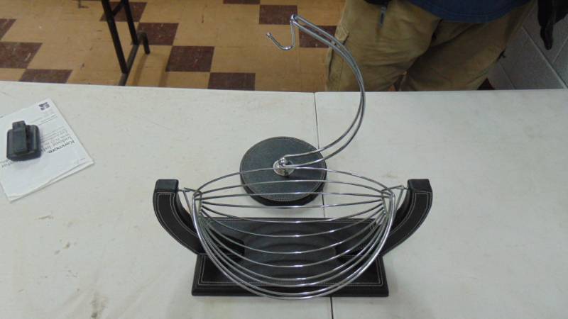 lot 7290 image: wire fruit basket and banana hook