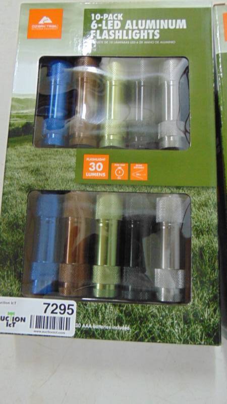 lot 7295 image: 10 pack of NEW 6 bulb LED flashlights