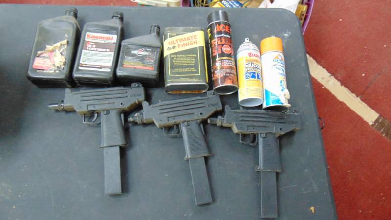 lot 7355 image: 3 electric water guns - Silicone - spray glue - ultimate finish polish