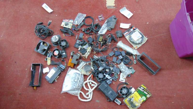 lot 7363 image: Huge lot of electrical items and alarm stuff