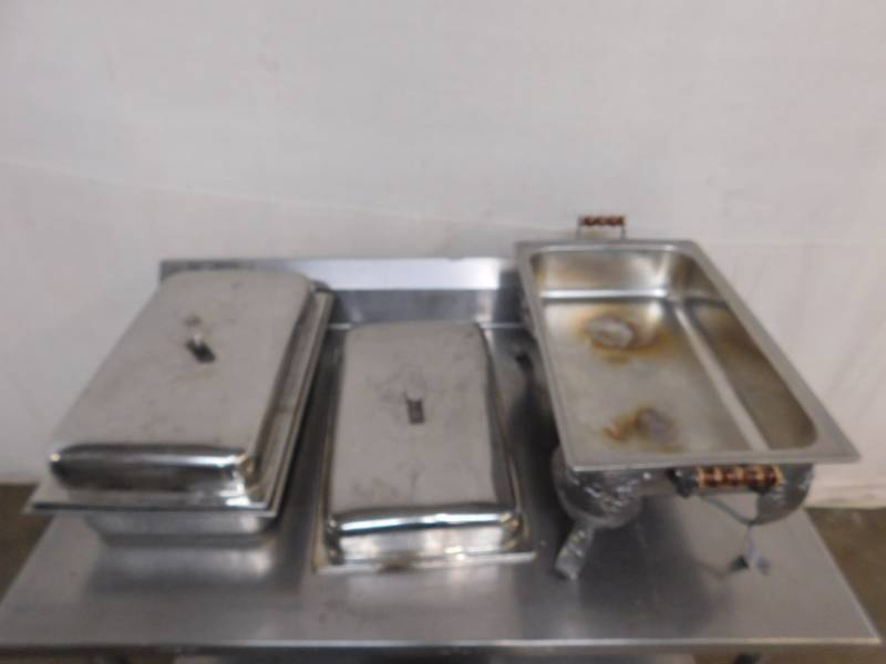 lot 2552 image: 1 Stainless Steel Chafer with Extra Pan Setup and Lid
