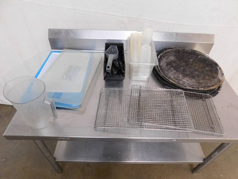 lot 2587 image: Water Pitcher, Pan Screens, Pizza Screens and Plastic lids, Ladels and Condiment Tray