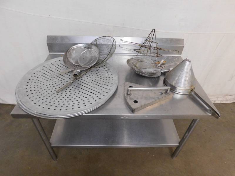 lot 2589 image: 3 Extra Large Pizza Serving Trays, Large Pizza Press Slicer, China Cap and Fry Skimmers