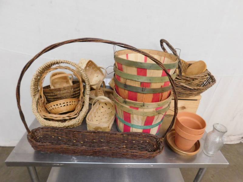 lot 2603 image: Assorted Baskets