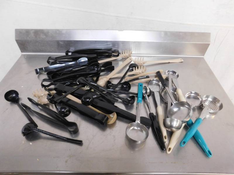 lot 2563 image: Spoons, Ladels and Tongs