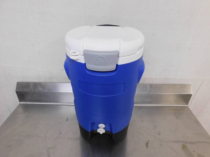 lot 36 image: Igloo 5 Gallon Beverage CoolerDispenser