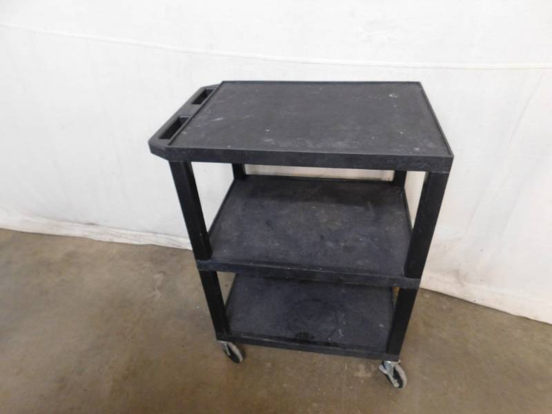 lot 35 image: 2 Foot Plastic Cart