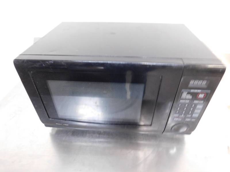 lot 15 image: Magic Chef Residential Microwave