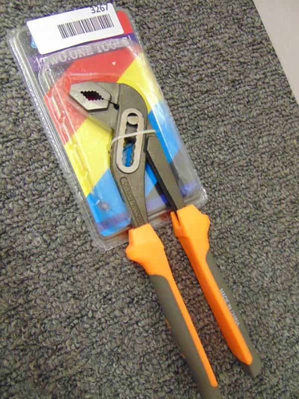 lot 3267 image: Locking Water Pump Pliers - New