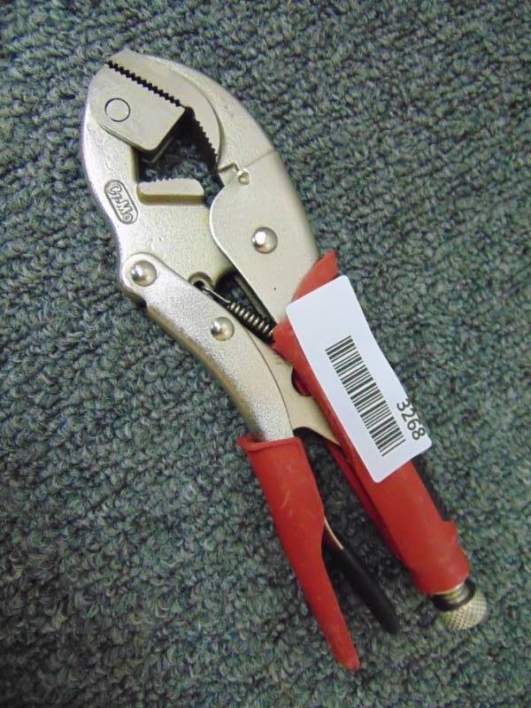 lot 3268 image: Rubber Handled Vise Grips - Heavy Self Adjusting Jaw - New