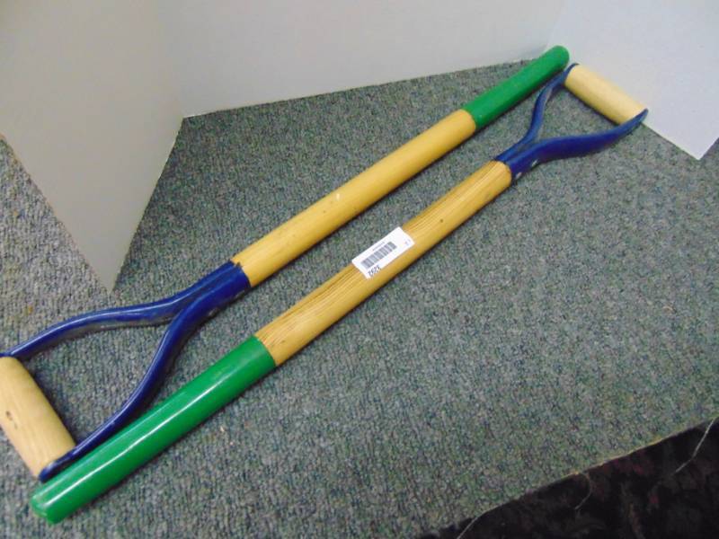 lot 3292 image: D Handle Shovel Handles x 2 - New