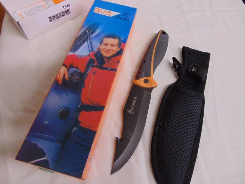 lot 3340 image: Gerber Bear Grylls Survival knife - with Gut hook -&nbsp NIB