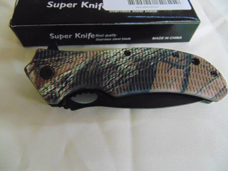 lot 3344 image: Spring assist pocket knife - Snakeskin Pattern -&nbsp NIB