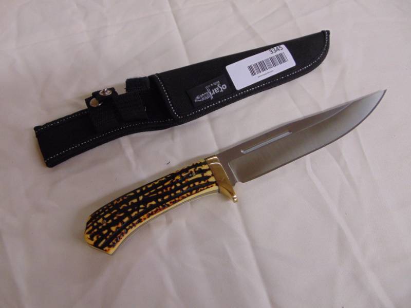 lot 3345 image: Ozark Mountain Hunting knife - New