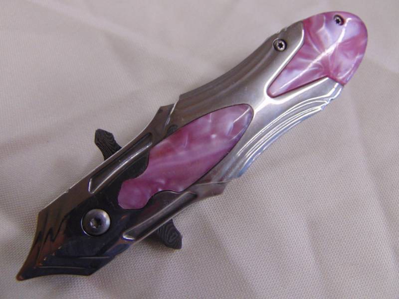 lot 3372 image: Buckshot pink and silver damascus knife -&nbsp NIB