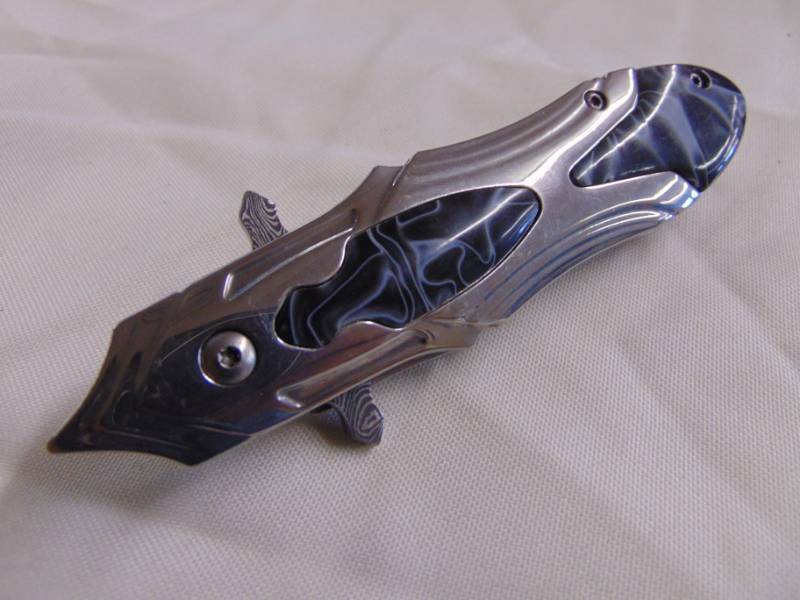 lot 3373 image: Buckshot Black and Silver Damascus Knife -&nbsp NIB