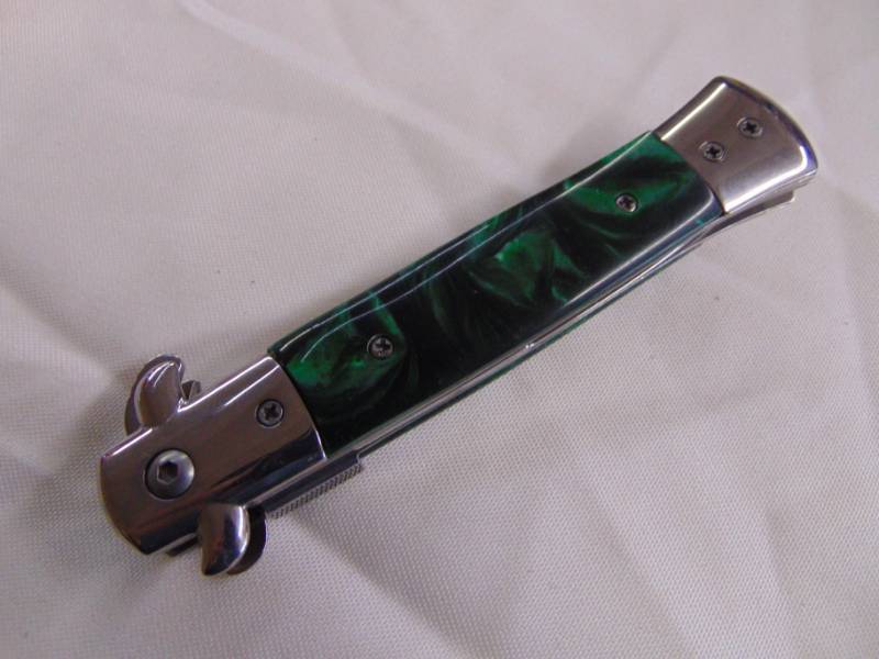 lot 3379 image: Premier Edge Green Steletto Knife -&nbsp NIB