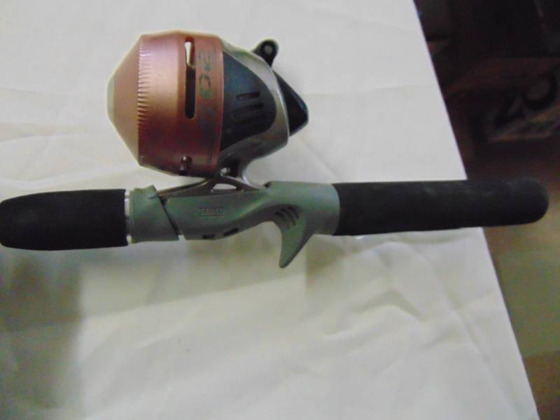 lot 3417 image: ZEBCO PINK FISHING POLE