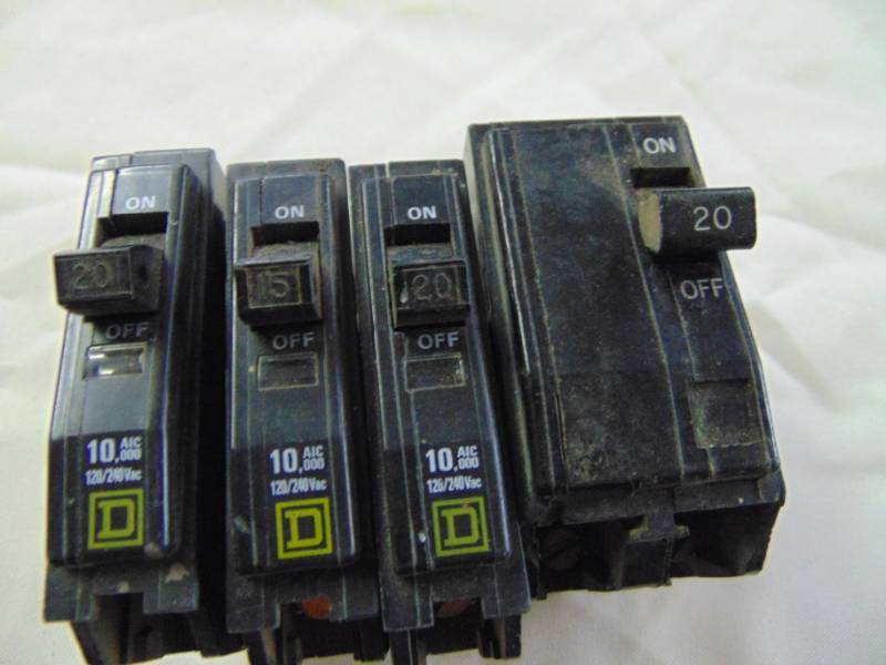 lot 3441 image: 4 SQUARE D BREAKERS -- ASSORTED AMPS