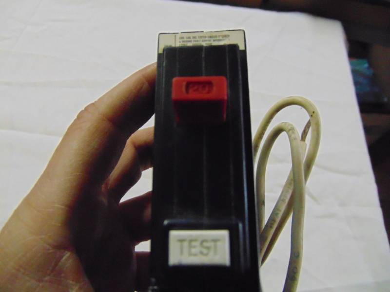 lot 3442 image: ONE TOTAL --- BRYANT GFCI BREAKER