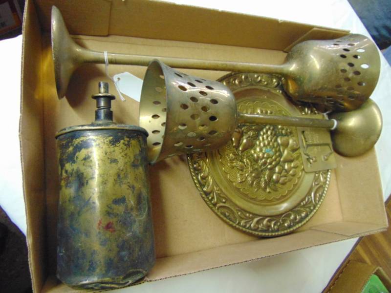 lot 3457 image: LOT OF BRASS DECOR