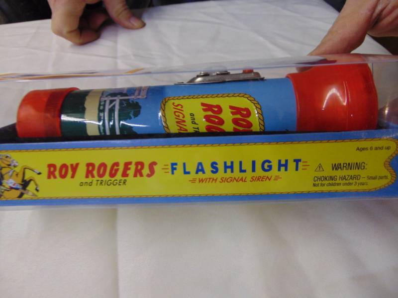 lot 3467 image: ROY ROGERS FLASHLIGHT - NIP - REPRODUCTION