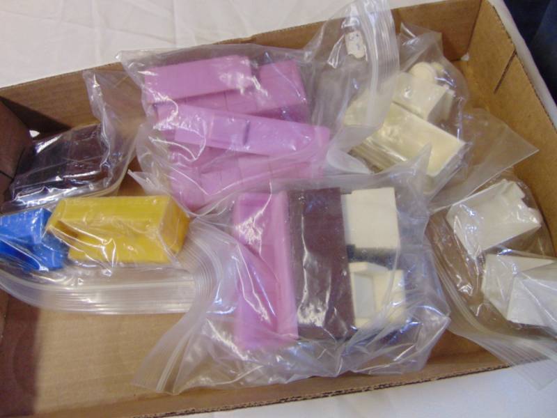 lot 3472 image: MISC DOLLHOUSE FURNITURE