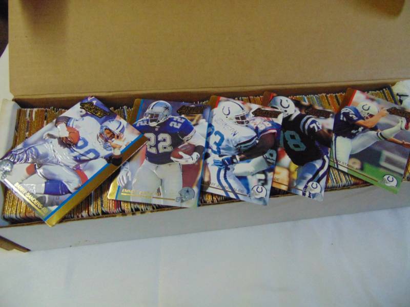 lot 3473 image: LOT OF FOOTBALL CARDS
