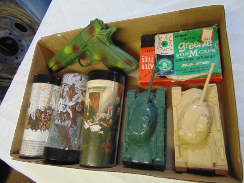 lot 3477 image: MISC ARMY TOYS AND CUPS