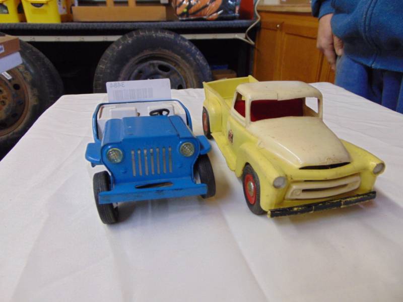 lot 3484 image: Pair of Toys - 1 Tonka - 1 Plastic