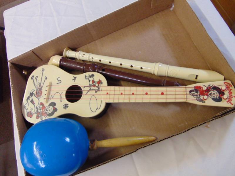 lot 3498 image: LOT OF TOY INSTRUMENTS