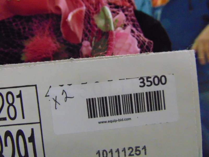 lot 3500 image: VINTAGE HAT LOT