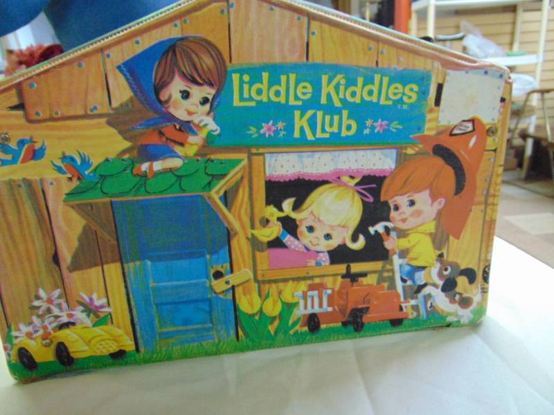 lot 3501 image: LITTLE KIDDLES CLUB PLAYHOUSE TOY