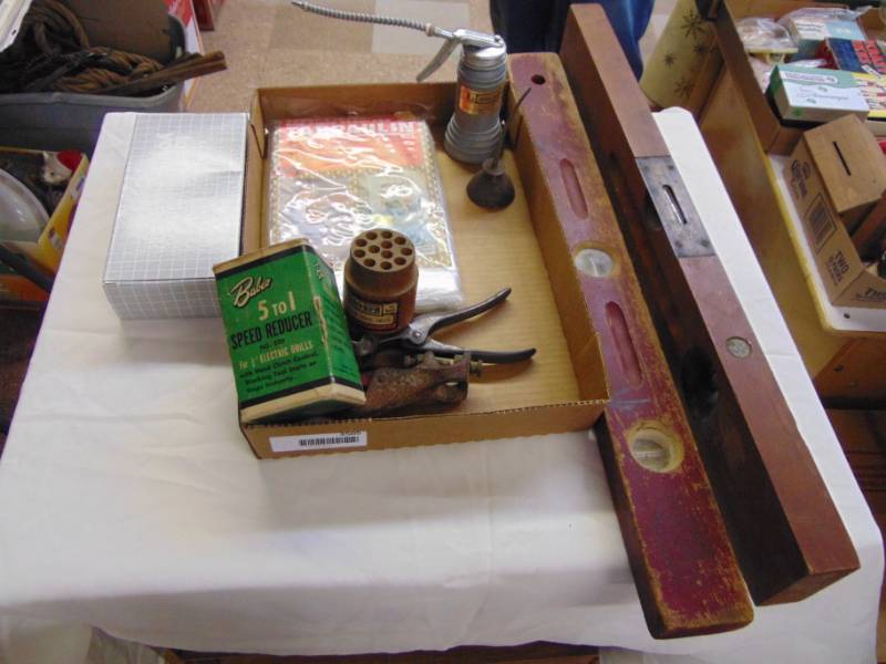 lot 3505 image: LOT OF TOOLS