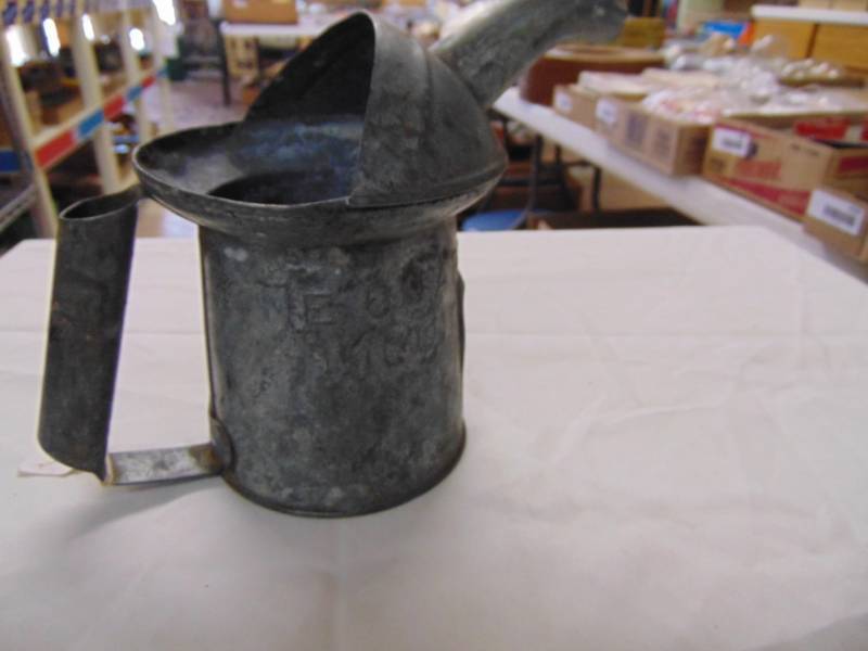 lot 3534 image: NY CENTRAL AND PACIFIC 1 QT OIL CAN