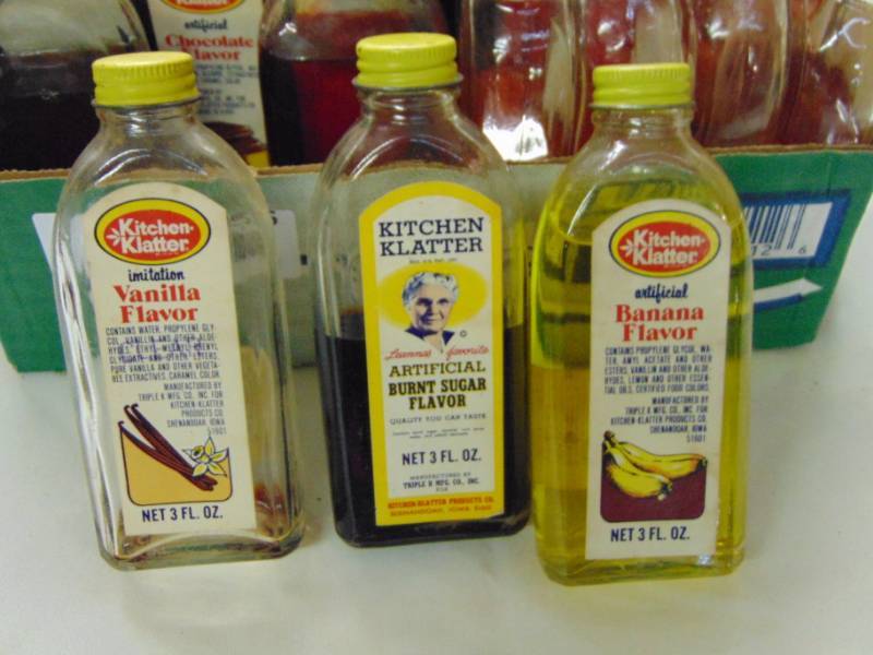 lot 3536 image: KITCHEN KLATTER ASSORTED BOTTLES