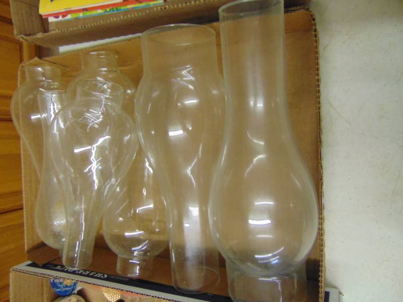 lot 3550 image: OIL LAMP GLASS CHIMNEYS