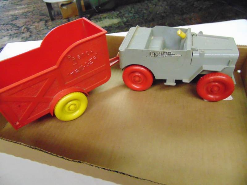 lot 3563 image: ROY ROGERS JEEP AND TRAILER