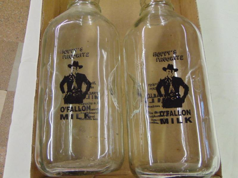 lot 3579 image: HOPALONG CASSIDY MILK JUG X 2