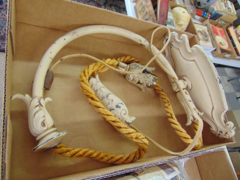 lot 3585 image: ANTIQUE LIGHT FIXTURE